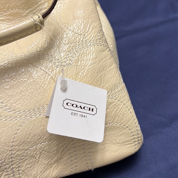 Coach purse, never been used with tag on - Picture 3 of 4